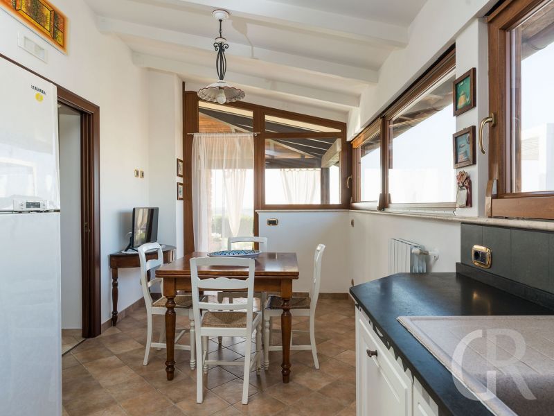 villa-cielo-kueche-mit-esstisch.jpg