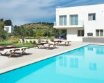 villa-contrada-pool-und-villa.jpg