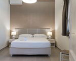 villa-del-mito-modernes-schlafzimmer.jpg