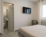 villa-dimora-bufalefi-blick-vom-schlafzimmer-zum-bad.jpg
