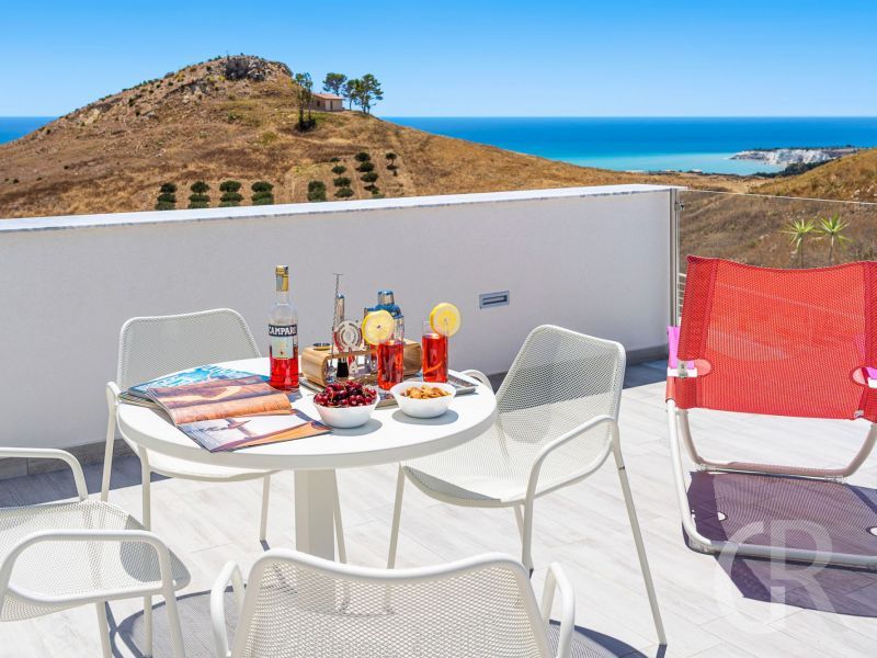 villa-domizia-sonnige-terrasse.jpg
