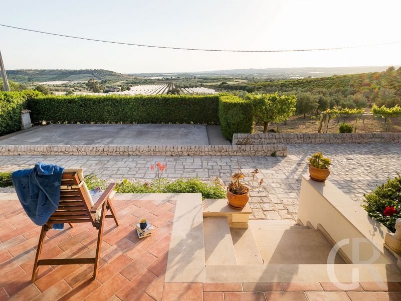 villa-dora-terrasse-mit-blick.jpg