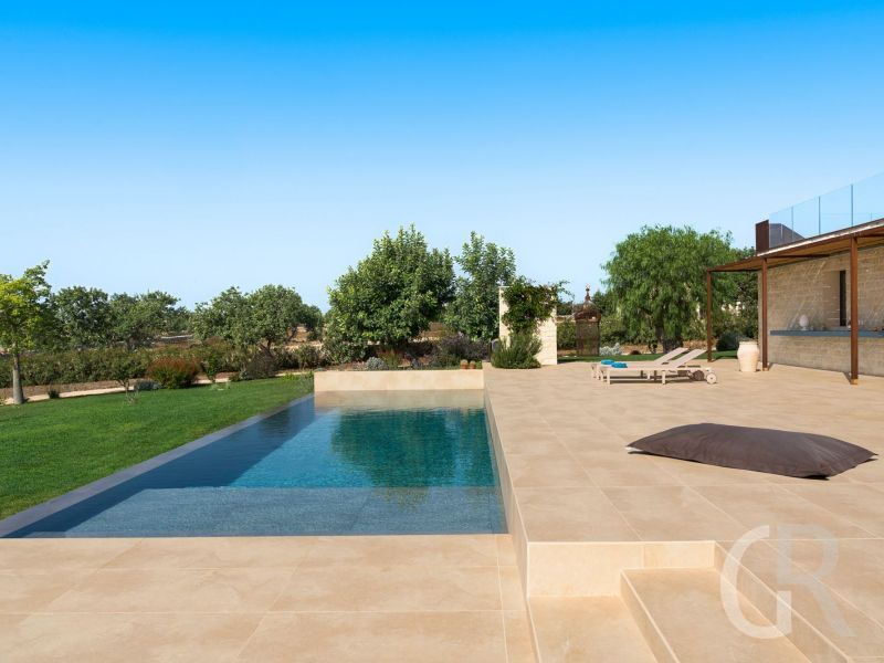 villa-gelso-bianco-am-pool.jpg