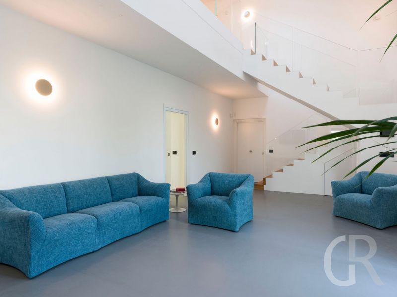 villa-gianos-blauer-wohnraum.jpg