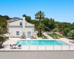 villa-gianos-villa-mit-garten-und-pool.jpg