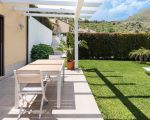 villa-giutitta-terrasse-mit-wiese.jpg