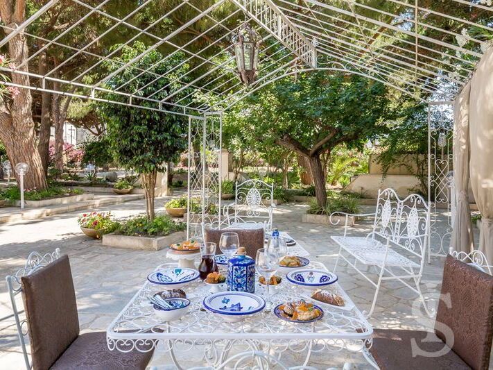 villa-la-forma-gedeckter-tisch.jpg
