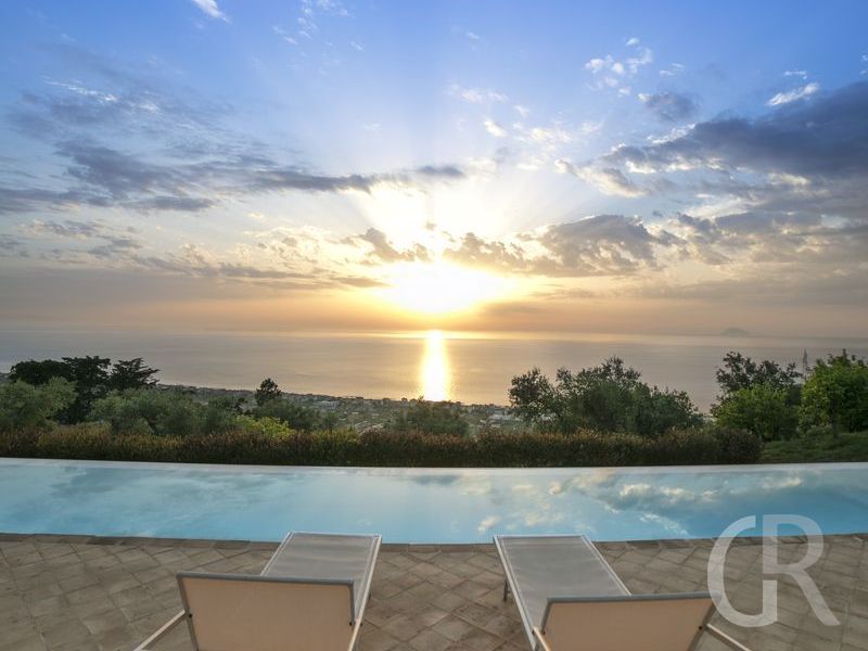 villa-laura-mit-pool.jpg