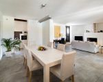 villa-mara-offener-wohnraum-mit-esstisch.jpg