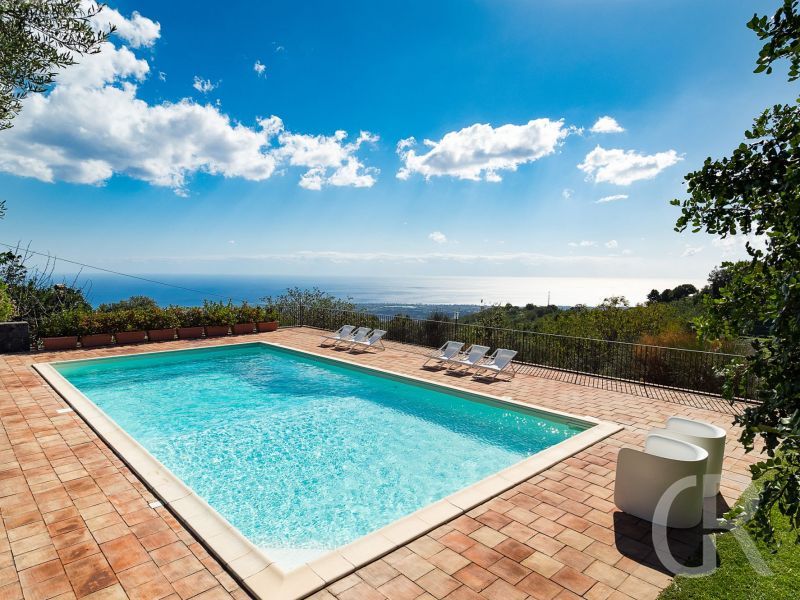 villa-mila-grosser-pool.jpg
