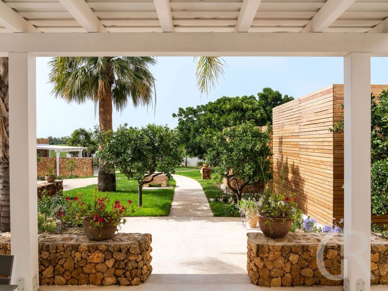 villa-pietra-del-sole-blick-in-den-garten.jpg