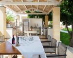 villa-pietra-del-sole-esstisch-im-freien.jpg