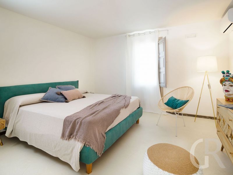villa-pietra-del-sole-grosses-doppelbett.jpg