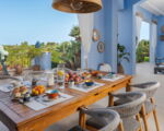 villa-pigna-blue-gedeckter-tisch-im-freien.jpg