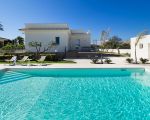 villa-rita-sonnenliegen-am-pool.jpg