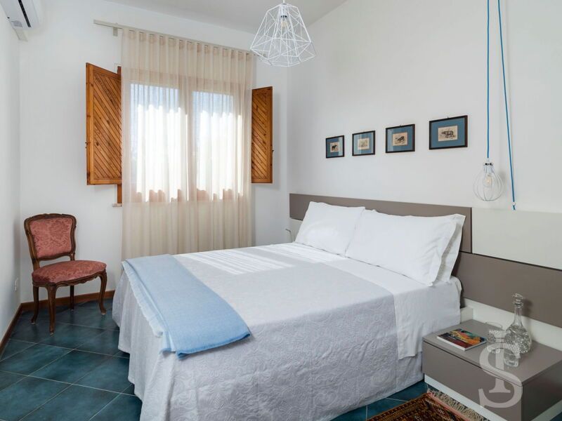 villa-salinella-doppelbett-im-schlafbereich.jpg