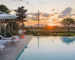 villa-salinella-pool-am-abend.jpg