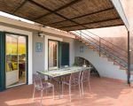 villa-saracina-terrasse-mit-treppe.jpg