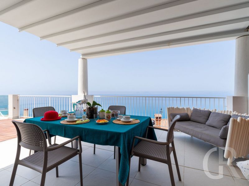 villa-vulcano-ueberdachte-terrasse.jpg
