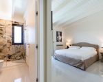 villa-zagara-blick-ins-schlafzimmer-und-bad.jpg