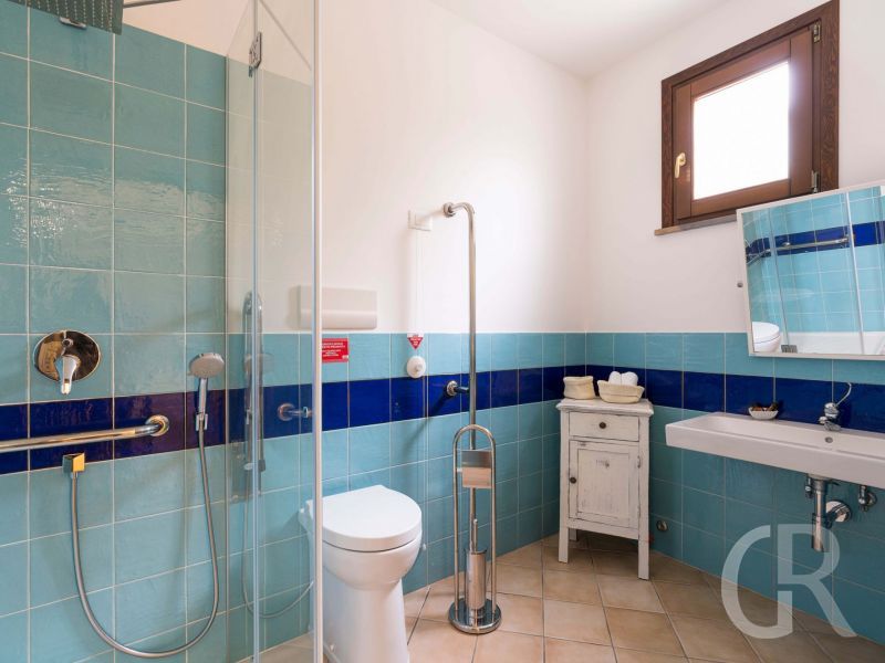 ager-costa-blaues-duschbad.jpg