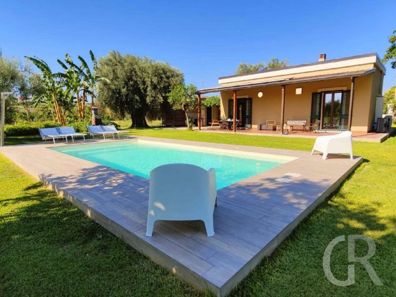 casa-pergola-am-pool.jpg