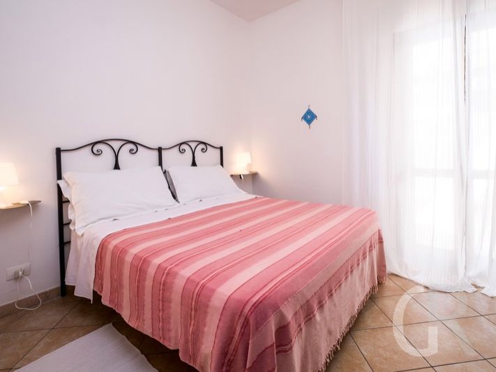 case-levante-schlafzimmer-mit-doppelbett.jpg