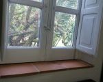ferienhaus-gelso-blick-aus-dem-fenster-in-den-garten.jpg
