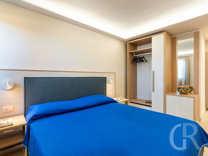 ferienhaus-mare-del-sud-modernes-doppelbett.jpg