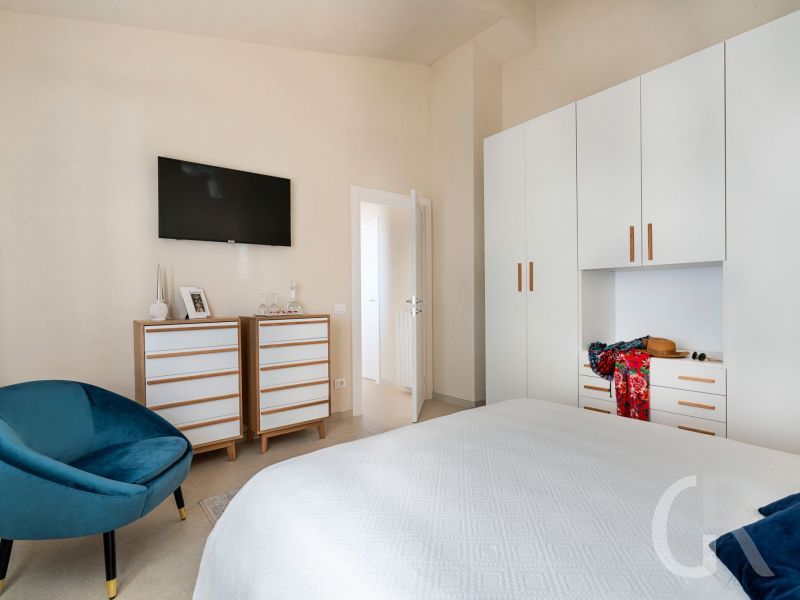 ferienhaus-villa-mora-doppelbett-und-schrank.jpg