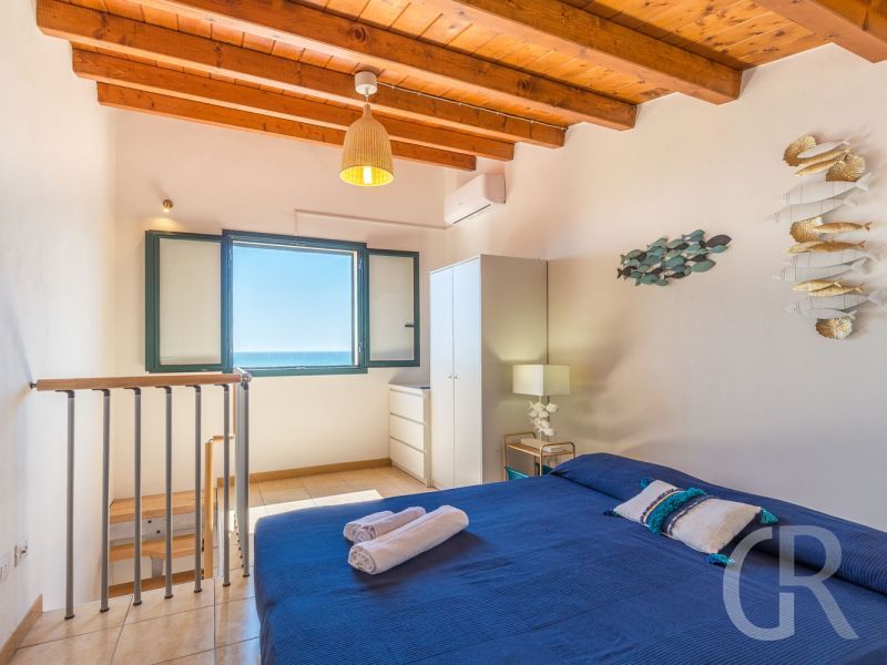 ferienwohnung-amarillis-schlafzimmer-im-obergeschoss.jpg