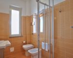 ferienwohnung-arance-bad-mit-glasdusche.jpg
