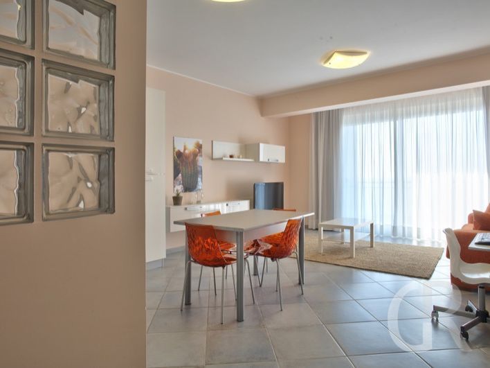 ferienwohnung-arance-blick-in-den-wohnbereich.jpg