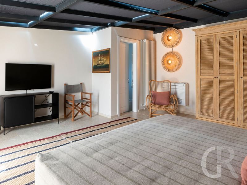 ferienwohnung-aurispa-schlafraum-mit-tv.jpg