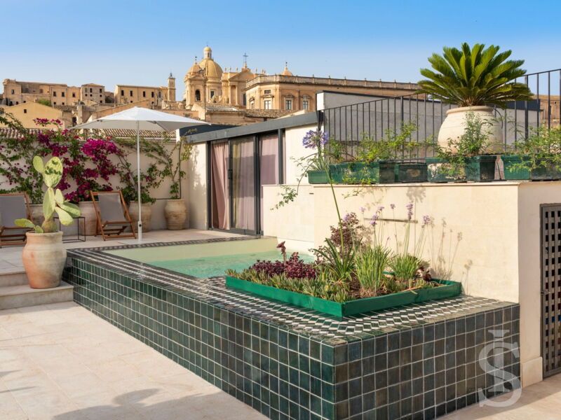 ferienwohnung-aurispa-terrasse-mit-blick-auf-noto.jpg