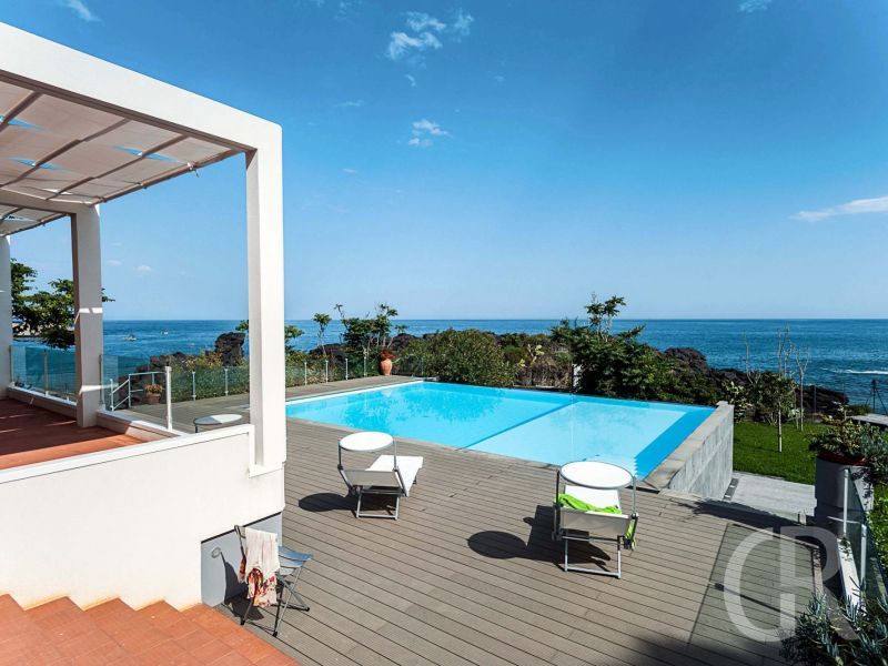 ferienwohnung-corallo-pool.jpg