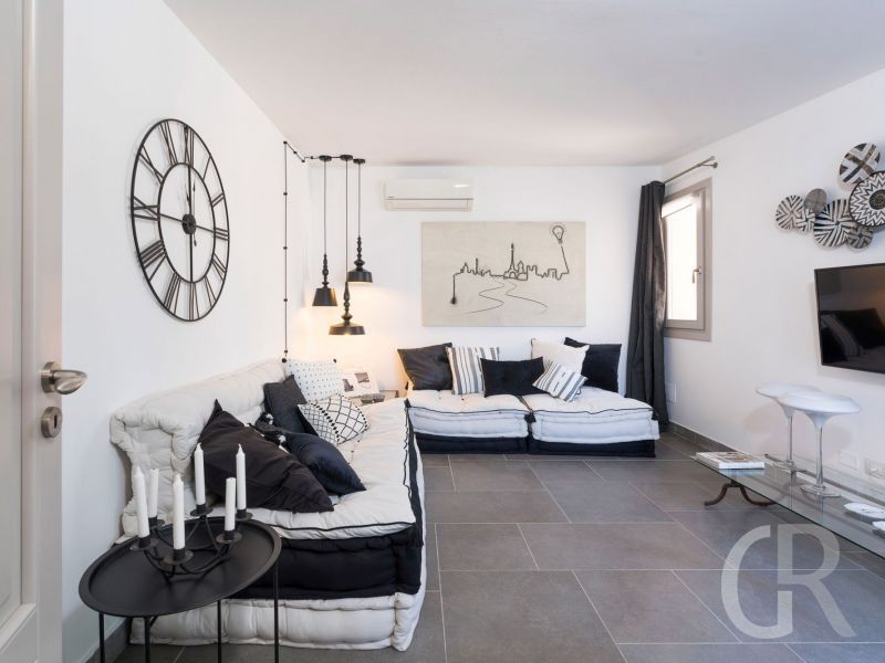 ferienwohnung-dimora-wohnzimmer-mit-sitzlandschaft.jpg