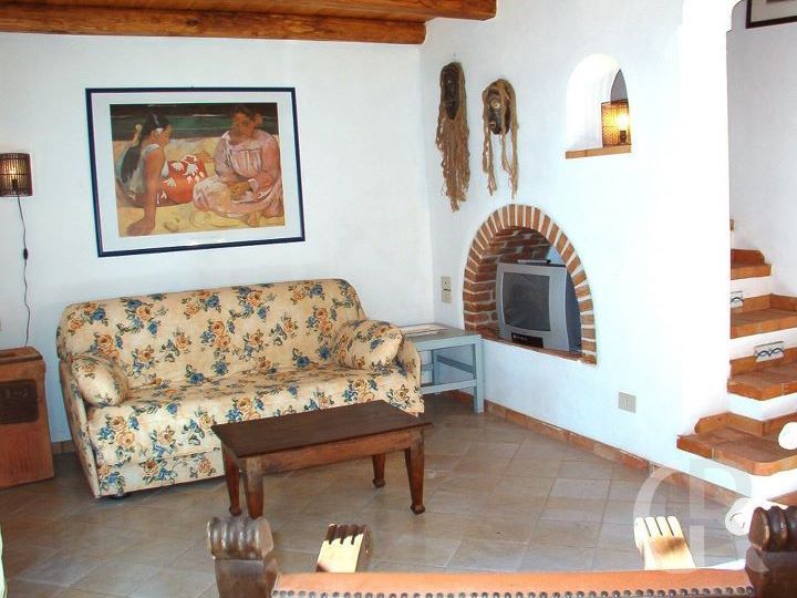 ferienwohnung-draco-sitzecke-im-wohnbereich.jpg