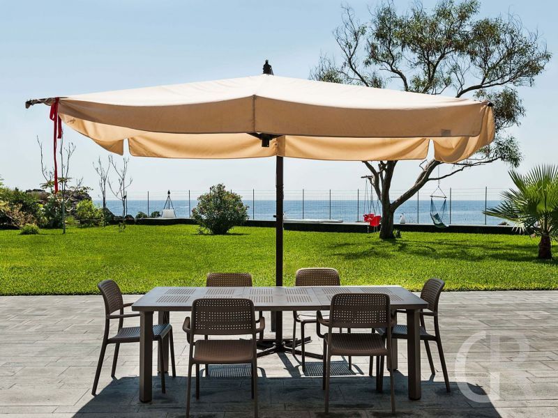 ferienwohnung-lampara-sonnenschirm.jpg