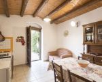 ferienwohnung-mannira-kueche-mit-esstisch.jpg
