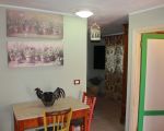 ferienwohnung-rino-mit-essplatz-in-der-kleinen-kueche.jpg
