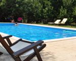 ferienwohnung-roccazzo-liegestuhl-am-pool.jpg