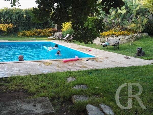 ferienwohnung-roccazzo-schwimmbad.jpg