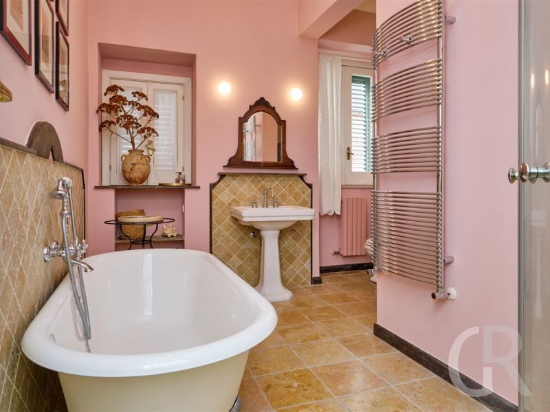 ferienwohnung-sette-capelli-wanne-im-bad.jpg