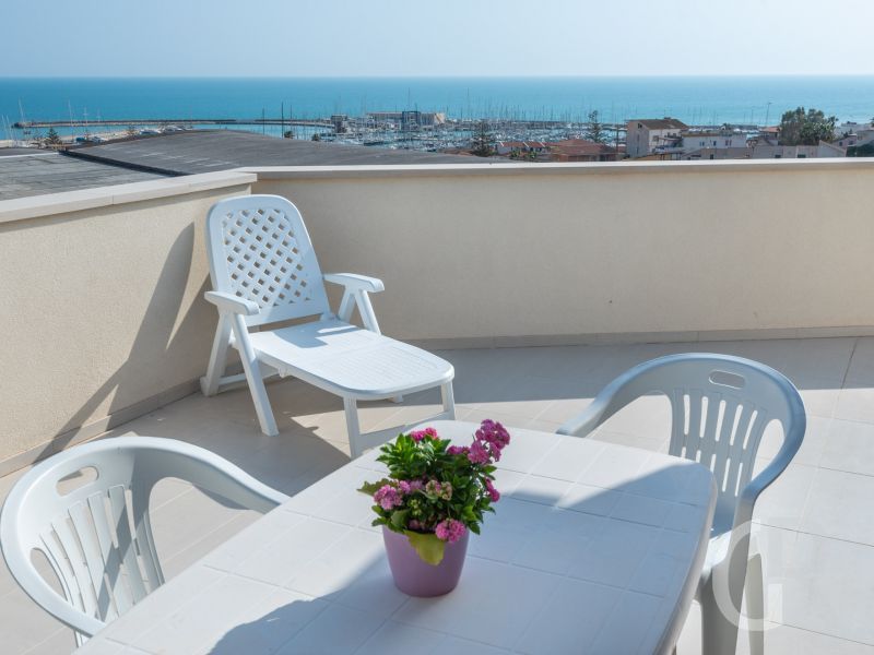 ferienwohnung-timo-essplatz-auf-der-terrasse.jpg