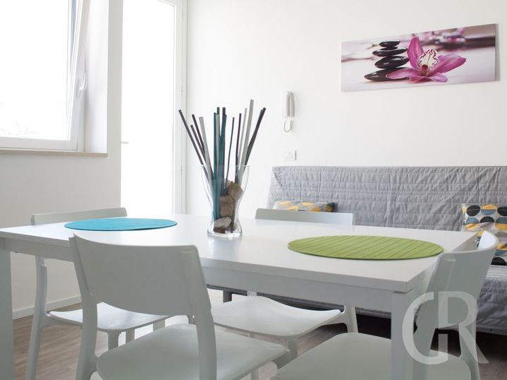 ferienwohnung-veranda-sul-mare-essplatz-in-der-wohnkueche.jpg