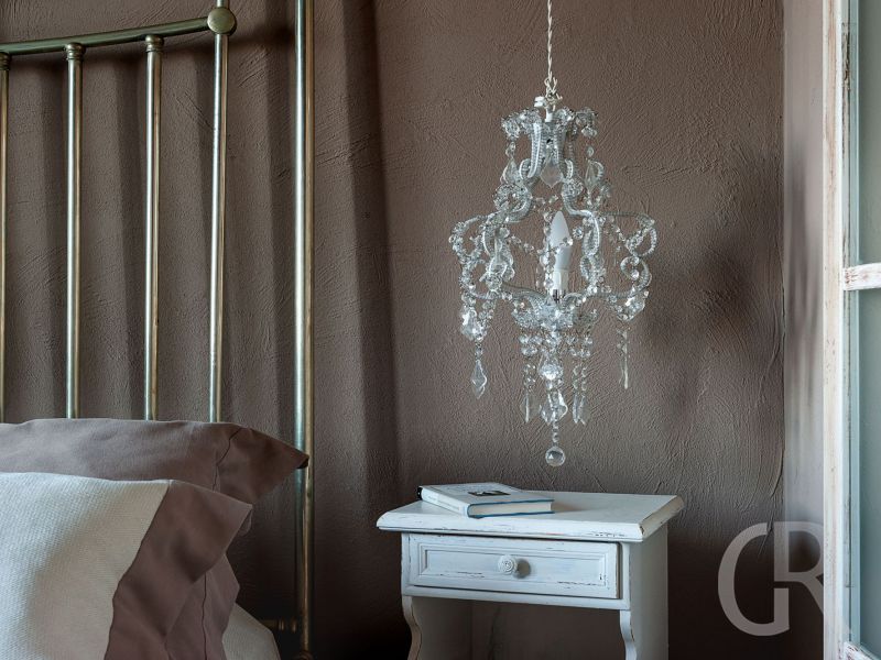 pigna-bianca-tolle-lampe-am-bett.jpg