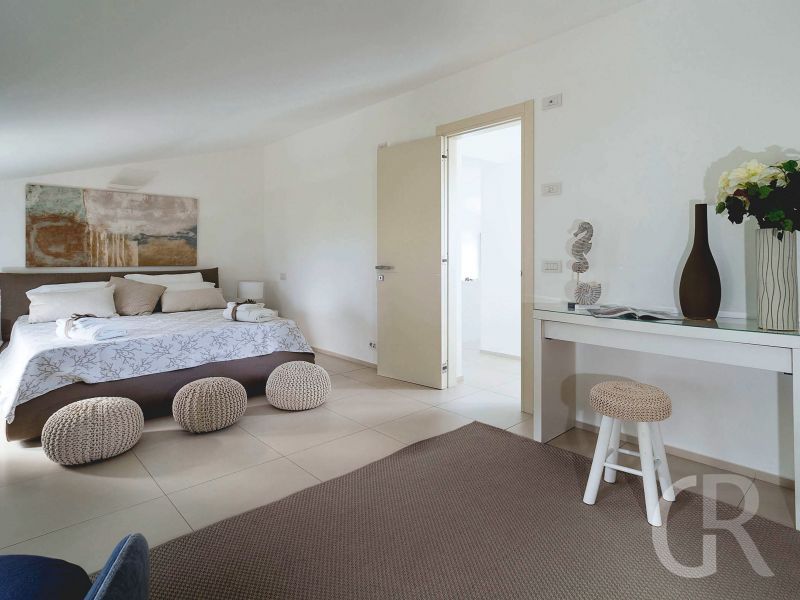 schlafzimmer-mit-sekretaer.jpg