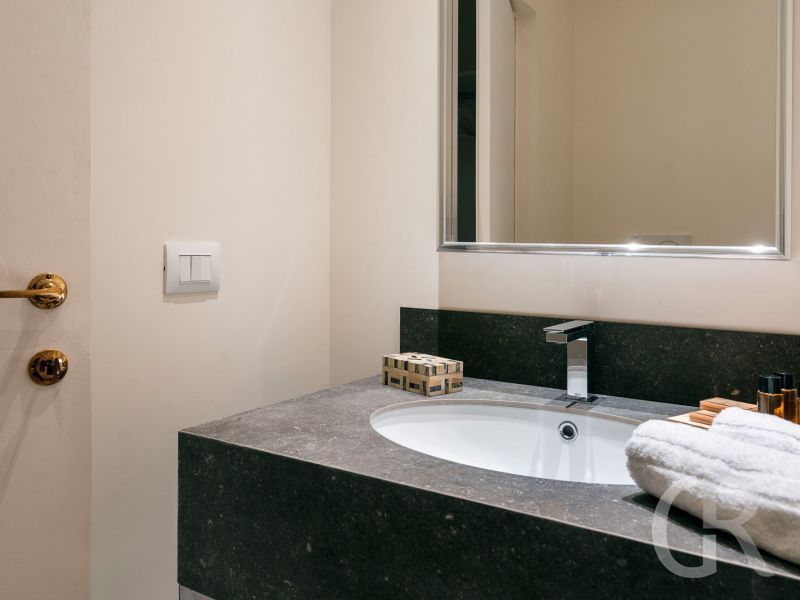 villa-acqua-marina-waschbecken-im-badezimmer.jpg