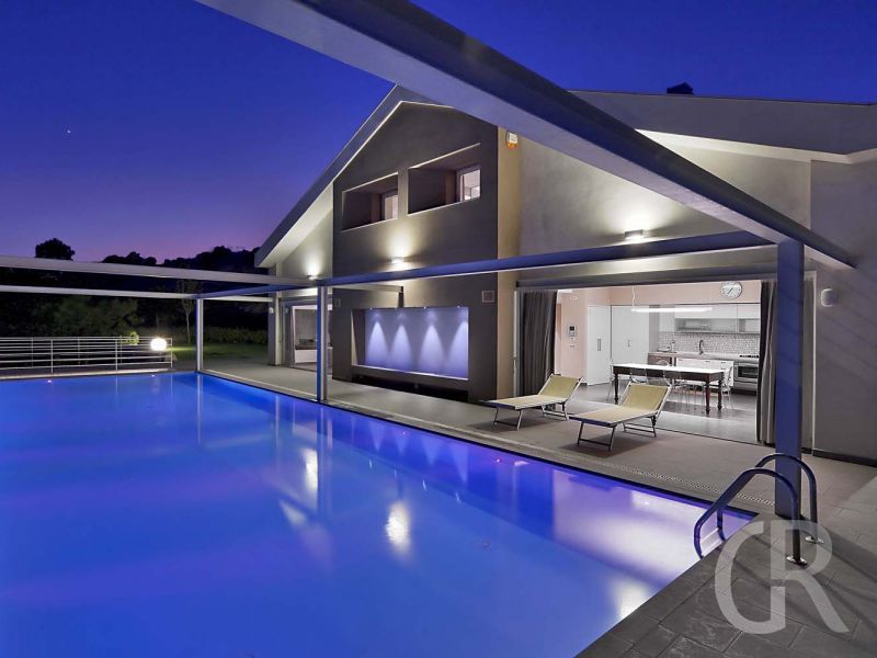 villa-afodite-vpool-am-abend.jpg